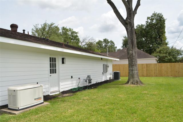 418 Briar Hill Drive, Houston, TX 77042