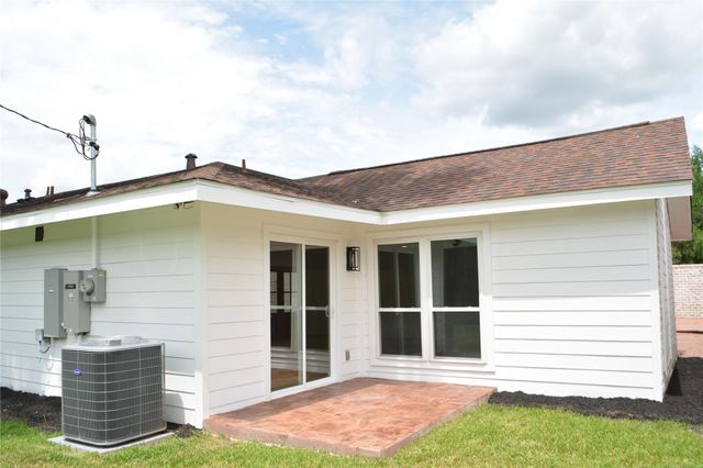 418 Briar Hill Drive, Houston, TX 77042