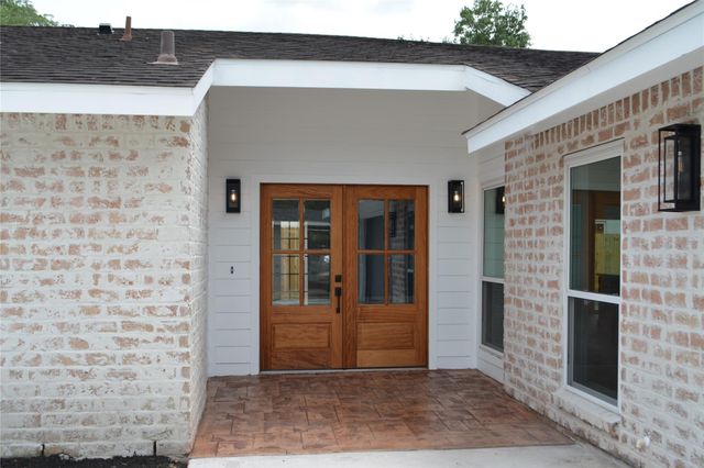 418 Briar Hill Drive, Houston, TX 77042