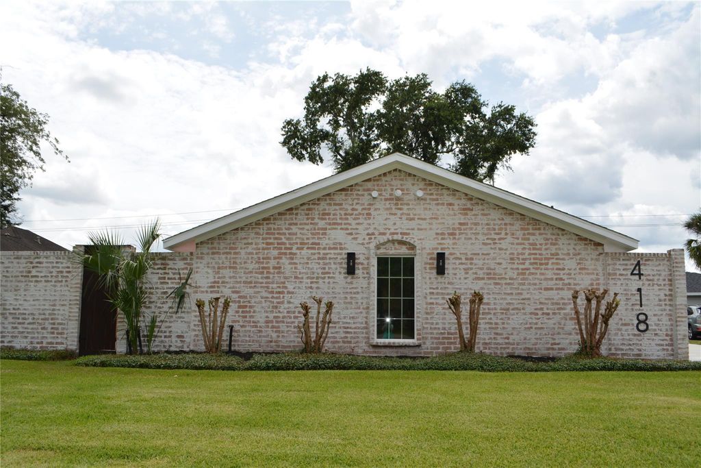 418 Briar Hill Drive, Houston, TX 77042