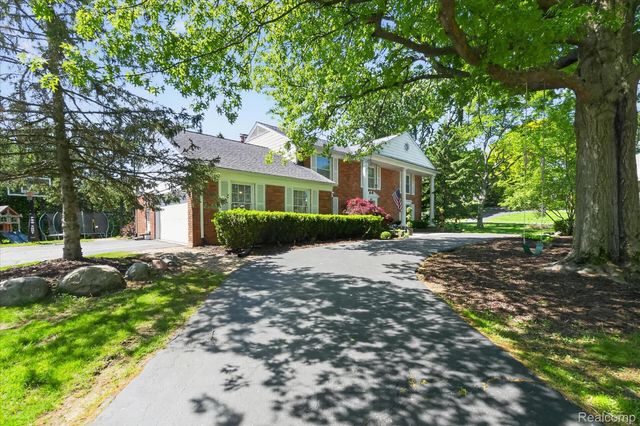 4121 Antique Lane, Bloomfield Hills, MI 48302