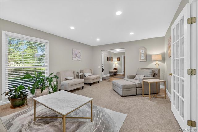 4121 Antique Lane, Bloomfield Hills, MI 48302