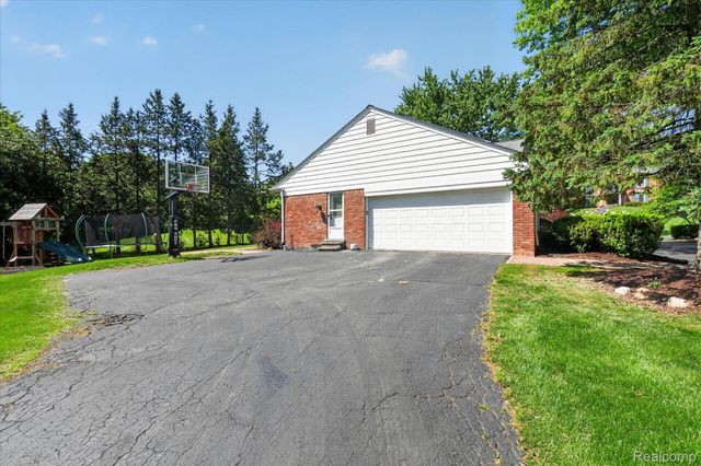 4121 Antique Lane, Bloomfield Hills, MI 48302