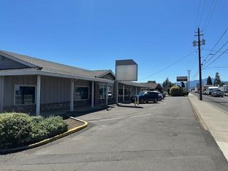 765 S Riverside Avenue, Medford, OR 97501
