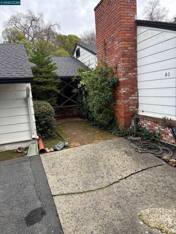 40 Oak Knoll Loop, Walnut Creek, CA 94596