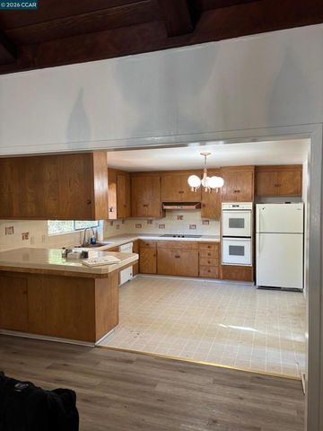 40 Oak Knoll Loop, Walnut Creek, CA 94596