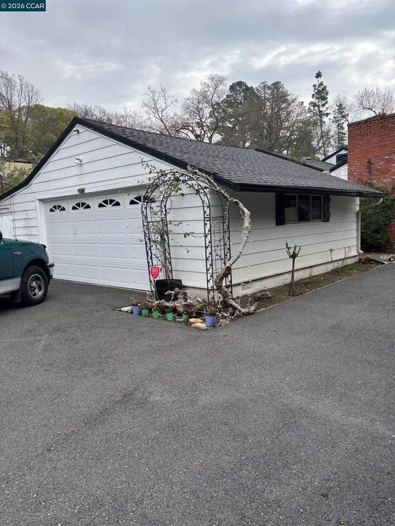 40 Oak Knoll Loop, Walnut Creek, CA 94596