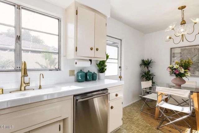 2211 Casitas Avenue, Altadena, CA 91001
