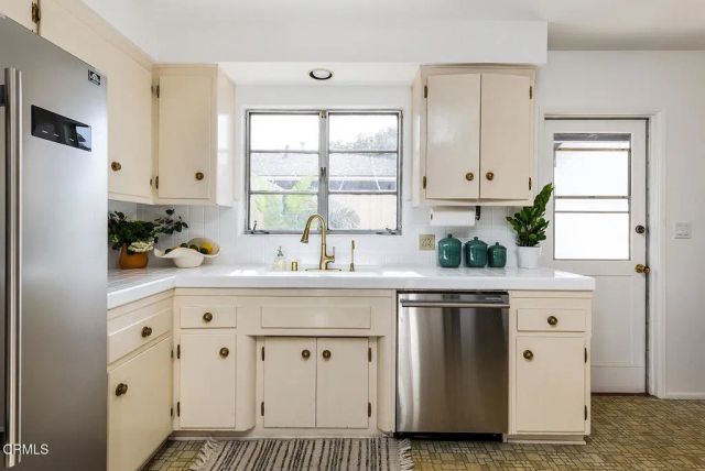 2211 Casitas Avenue, Altadena, CA 91001