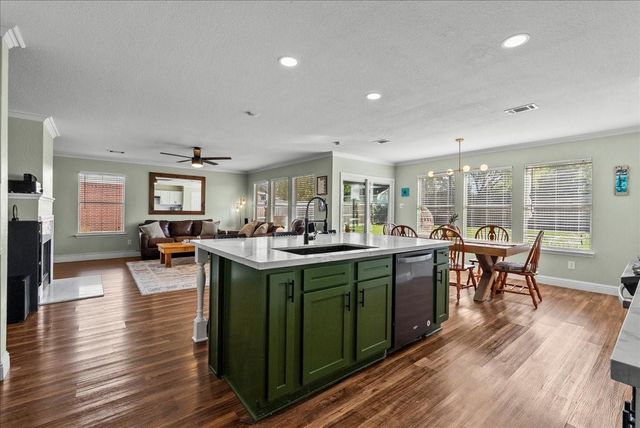 16235 Constitution Lane, Friendswood, TX 77546