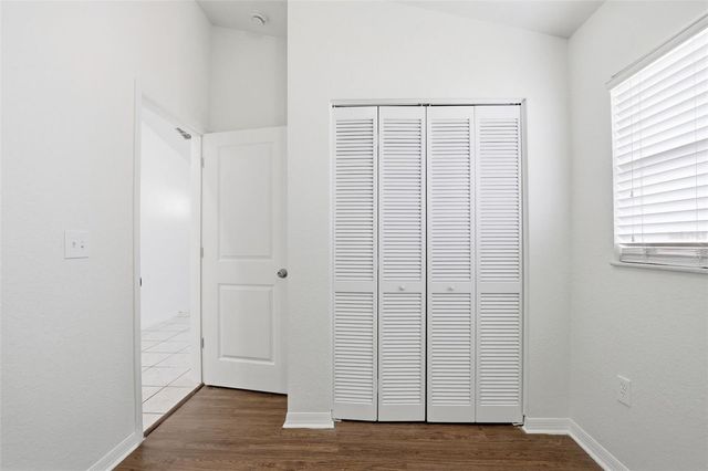 5817 MOHR LOOP, Tampa, FL 33615