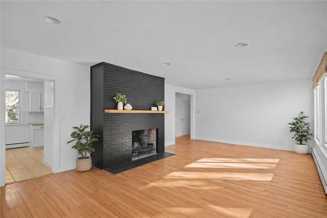 6 Conway Drive, Barrington, RI 02806