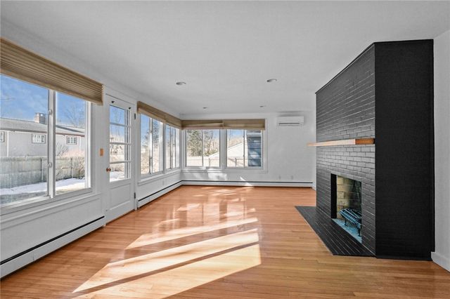 6 Conway Drive, Barrington, RI 02806