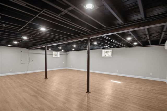 6 Conway Drive, Barrington, RI 02806