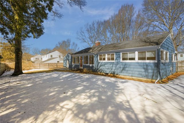 6 Conway Drive, Barrington, RI 02806