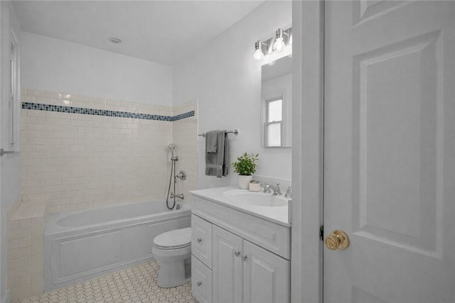 6 Conway Drive, Barrington, RI 02806