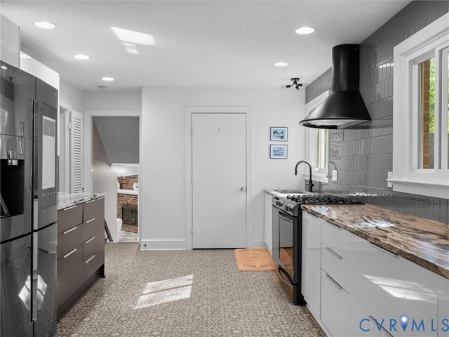 1614 Westcastle Dr, Henrico, VA 23238
