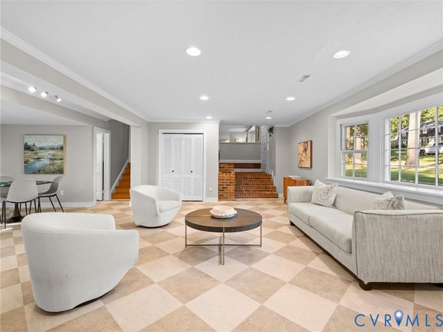 1614 Westcastle Dr, Henrico, VA 23238