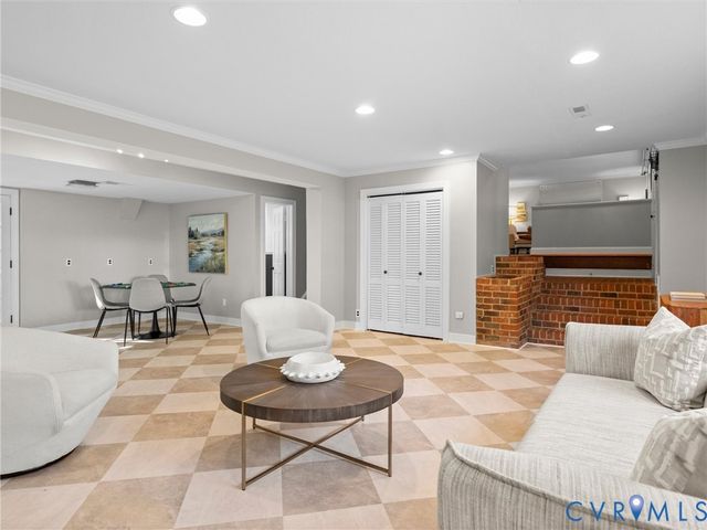 1614 Westcastle Dr, Henrico, VA 23238
