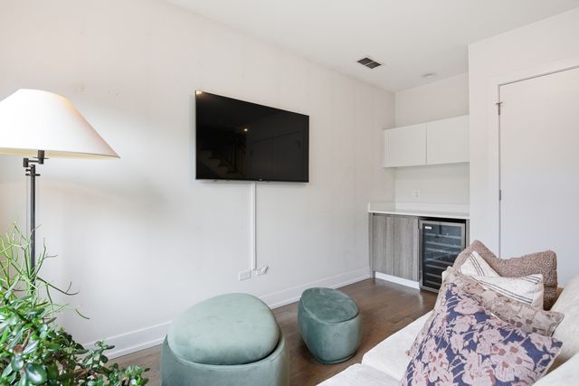 1639 N Artesian Avenue 2N, Chicago, IL 60647