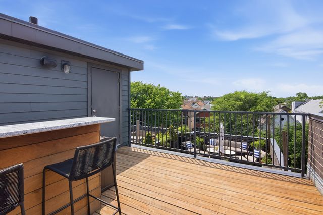 1639 N Artesian Avenue 2N, Chicago, IL 60647