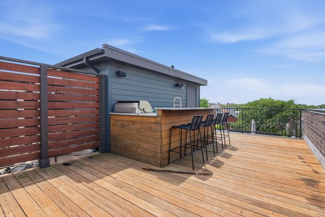 1639 N Artesian Avenue 2N, Chicago, IL 60647