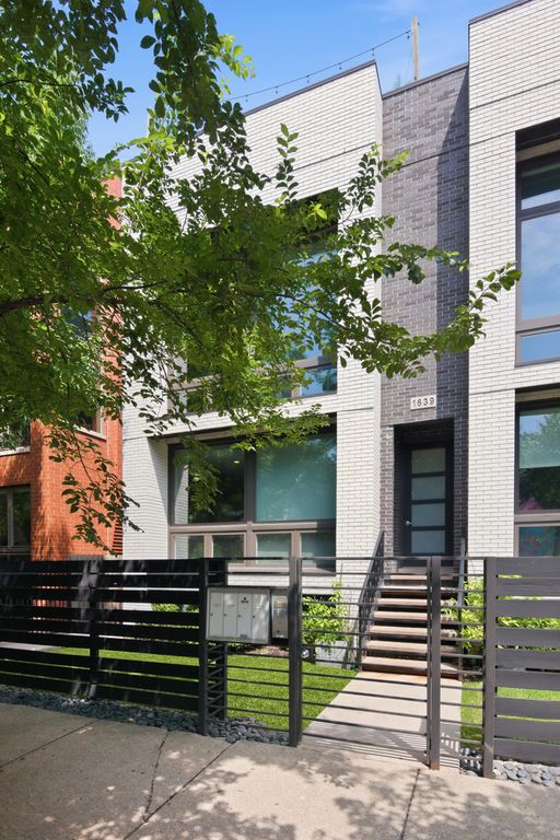 1639 N Artesian Avenue 2N, Chicago, IL 60647