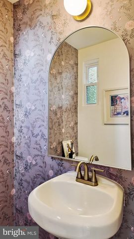 2437 CARPENTER ST, Philadelphia, PA 19146