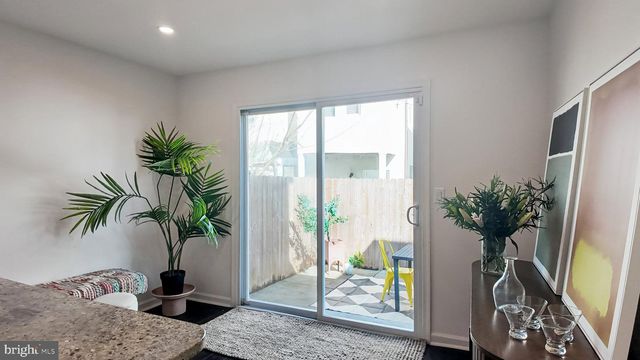 2437 CARPENTER ST, Philadelphia, PA 19146