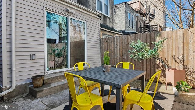 2437 CARPENTER ST, Philadelphia, PA 19146