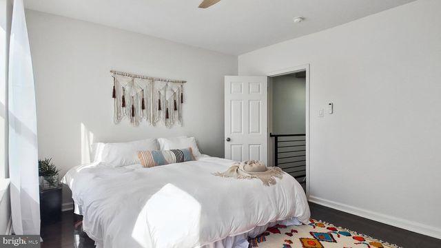 2437 CARPENTER ST, Philadelphia, PA 19146