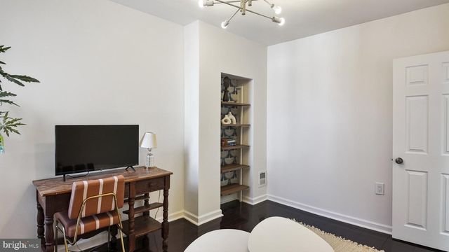 2437 CARPENTER ST, Philadelphia, PA 19146