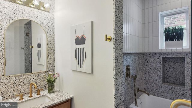 2437 CARPENTER ST, Philadelphia, PA 19146