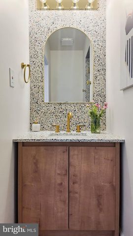 2437 CARPENTER ST, Philadelphia, PA 19146