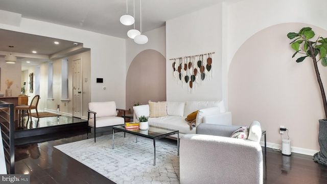 2437 CARPENTER ST, Philadelphia, PA 19146