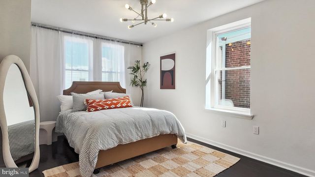 2437 CARPENTER ST, Philadelphia, PA 19146