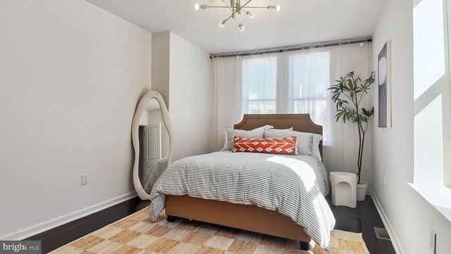 2437 CARPENTER ST, Philadelphia, PA 19146