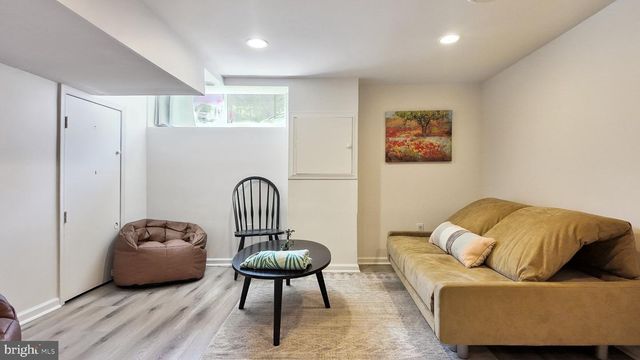 2437 CARPENTER ST, Philadelphia, PA 19146