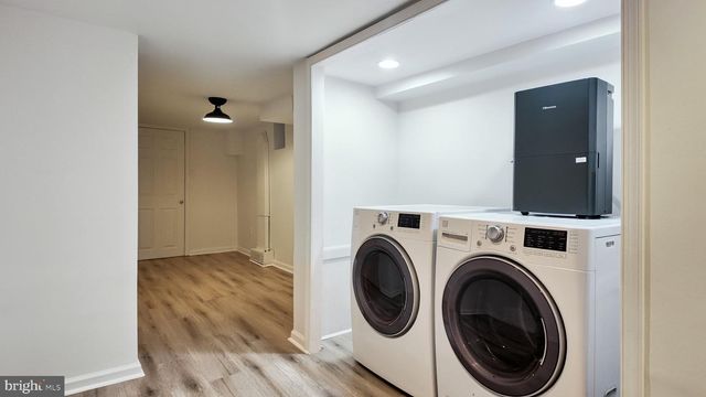 2437 CARPENTER ST, Philadelphia, PA 19146