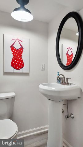 2437 CARPENTER ST, Philadelphia, PA 19146