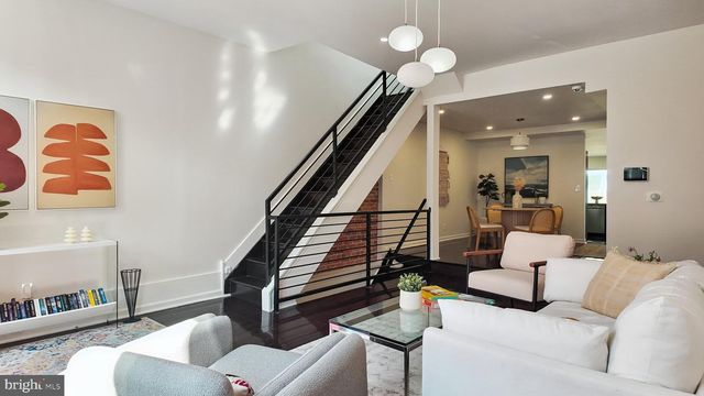 2437 CARPENTER ST, Philadelphia, PA 19146