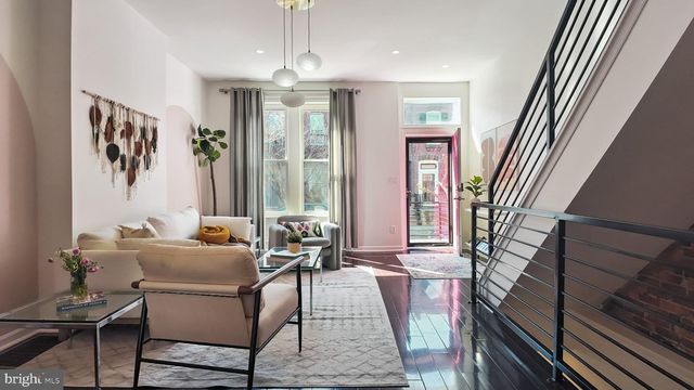 2437 CARPENTER ST, Philadelphia, PA 19146