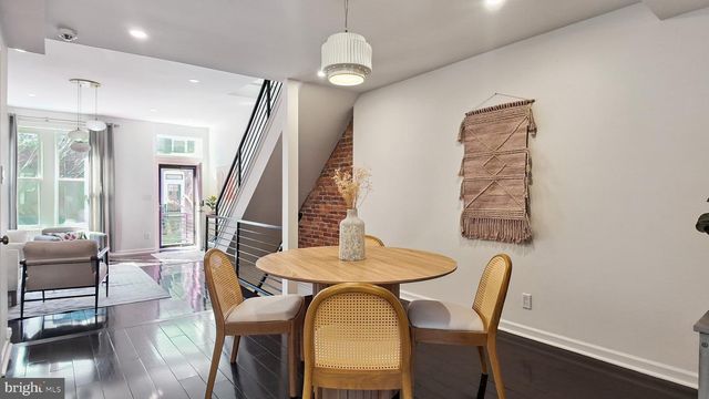 2437 CARPENTER ST, Philadelphia, PA 19146