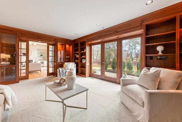 2618 W Lake Park COURT, Mequon, WI 53092