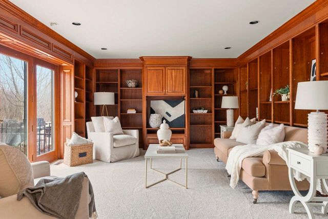 2618 W Lake Park COURT, Mequon, WI 53092