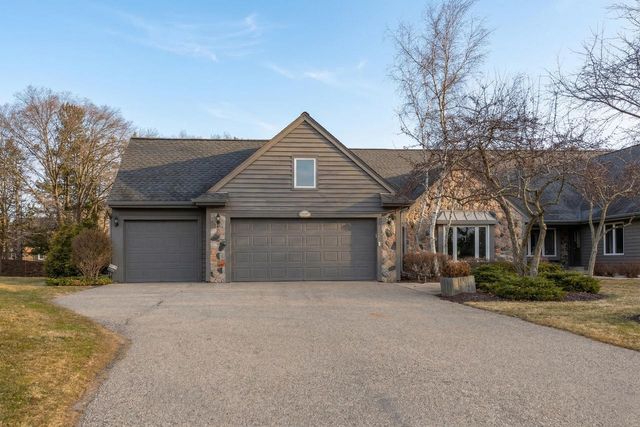 2618 W Lake Park COURT, Mequon, WI 53092
