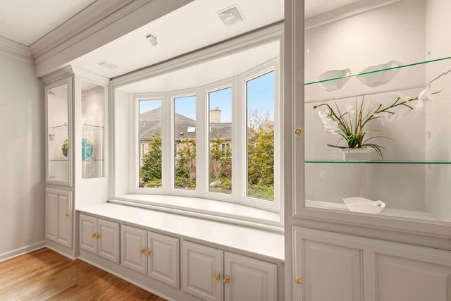 2618 W Lake Park COURT, Mequon, WI 53092