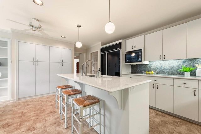 2618 W Lake Park COURT, Mequon, WI 53092