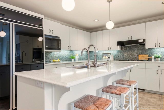 2618 W Lake Park COURT, Mequon, WI 53092