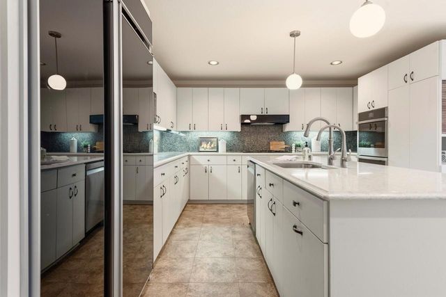 2618 W Lake Park COURT, Mequon, WI 53092